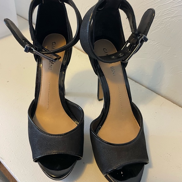 Black Gianni Bini platform heels - Picture 4 of 7